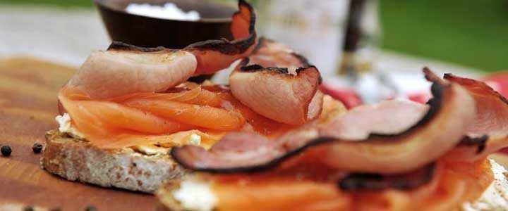 Recipe: Smoked Salmon, Cream Cheese, Mango Chutney and Bacon Open Sandwich